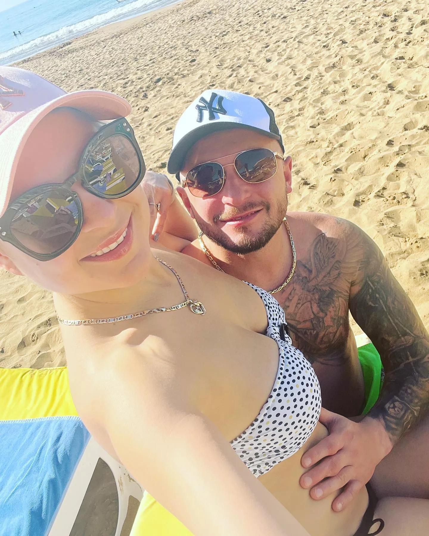 Magda Narożna Piękni i Młodzi w ciąży?! Ukochany trzyma rękę na odsłoniętym brzuchu! Fani „Będzie dzidzia„, „Gratulacje„